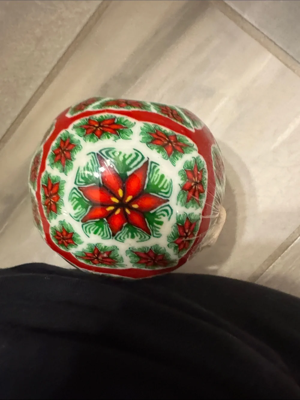Festive Red Poinsettia Round Candle -NIP